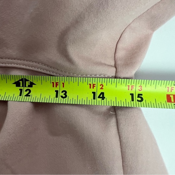 Liz Claiborne Amber Women’s Bermuda Shorts Sz 10 Blush Color Pockets Pull on - Picture 8 of 9